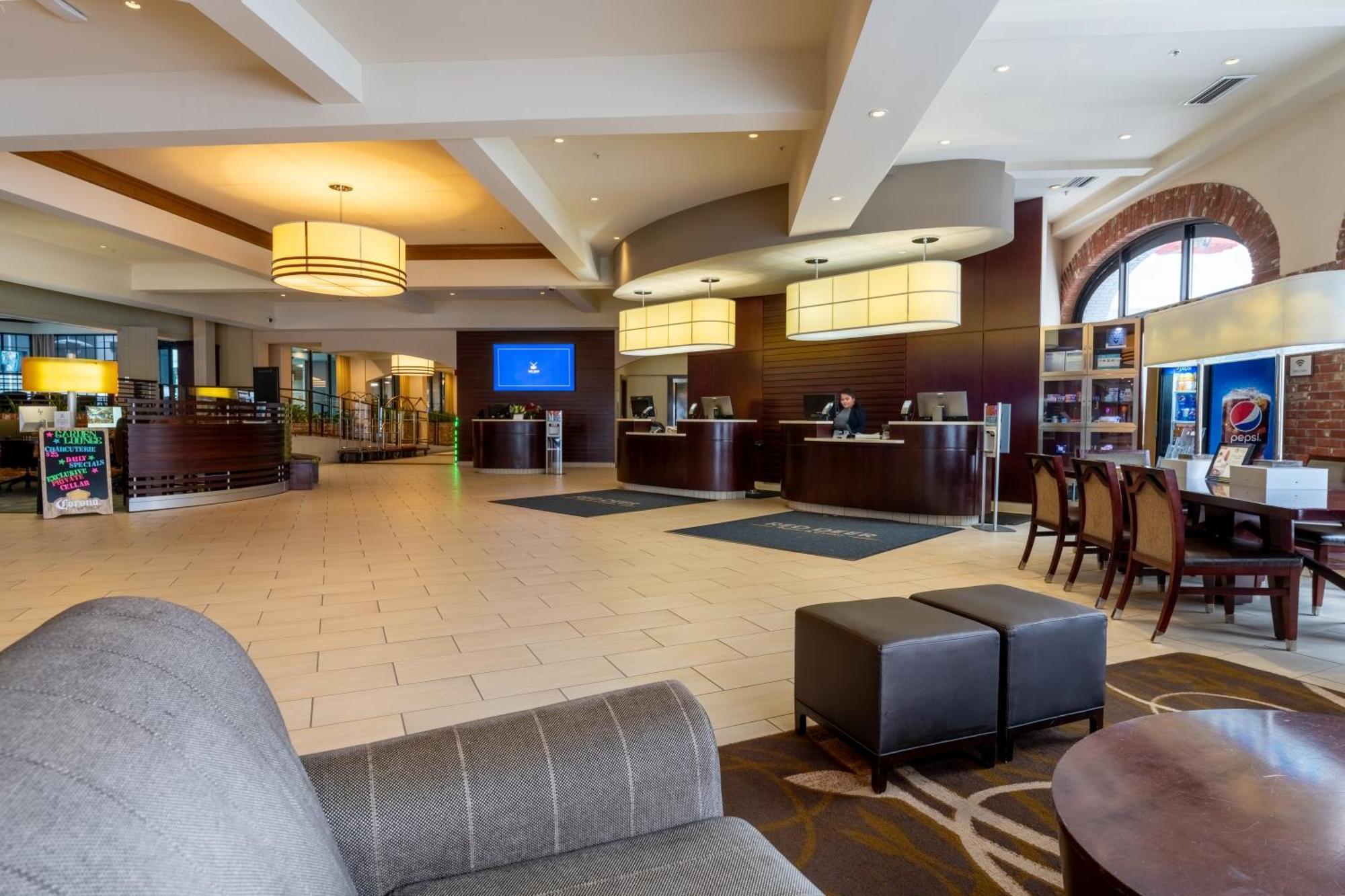 Red Deer Resort & Casino Екстер'єр фото