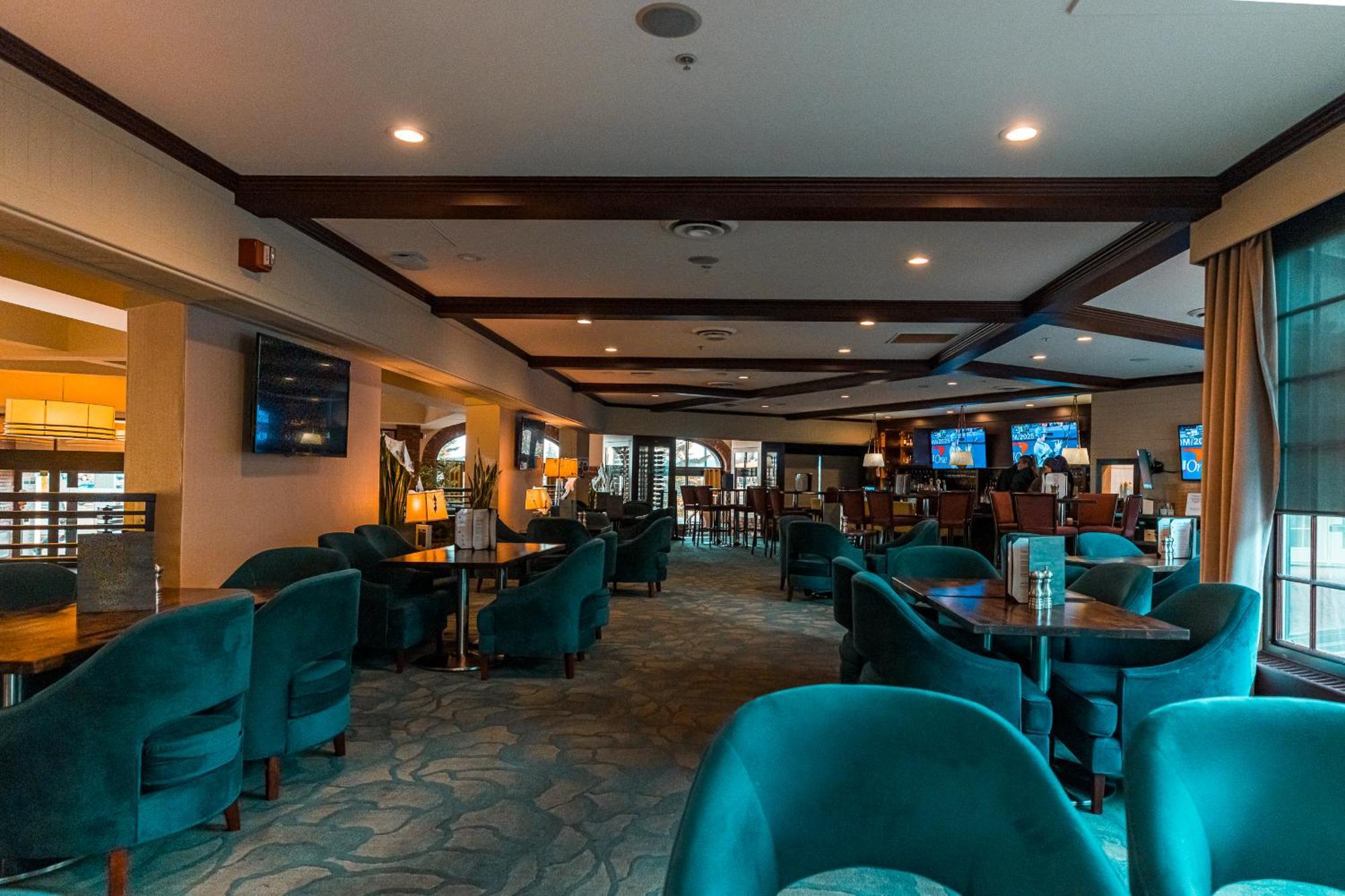 Red Deer Resort & Casino Екстер'єр фото