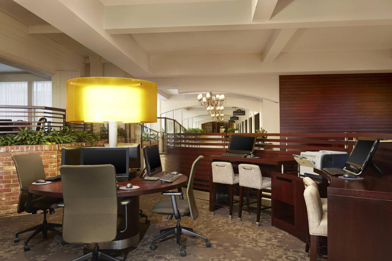 Red Deer Resort & Casino Екстер'єр фото